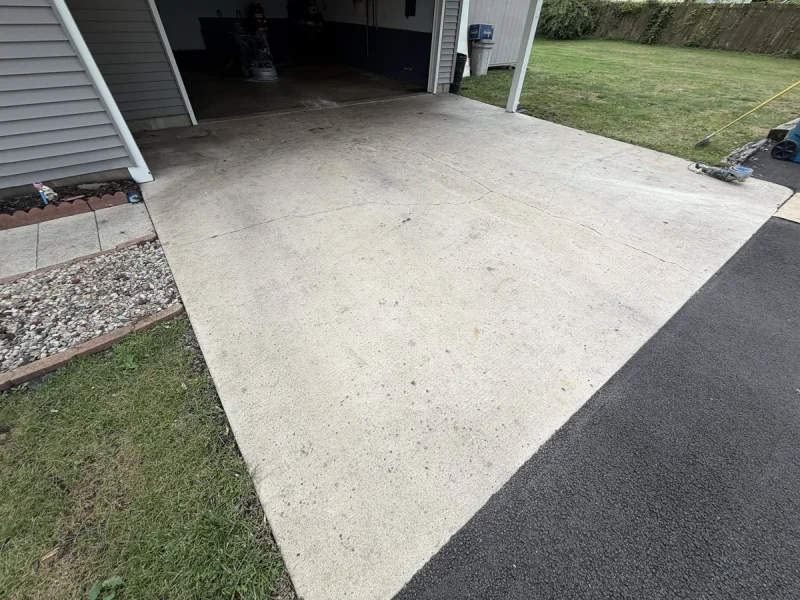 Driveway floor before a Comer & Cross coating